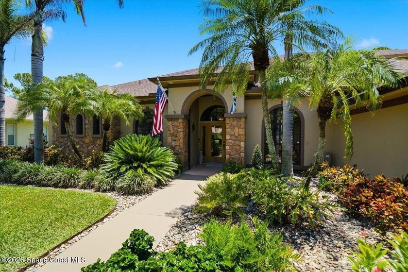 There are homes you tour... And there are homes you discover - photo 7