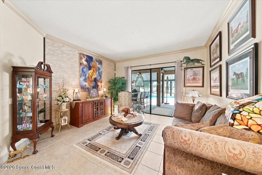There are homes you tour... And there are homes you discover - photo 9