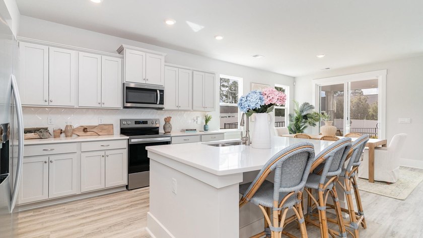 Stunning 4-Bedroom, 3-Bathroom Two-Story Home with Flexibility - photo 12
