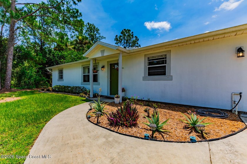 Escape the ordinary! This move-in-ready 4-bedroom, 2-bath home - photo 5