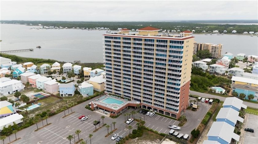 Welcome to Sanibel, where coastal luxury and convenience meet in - photo 21