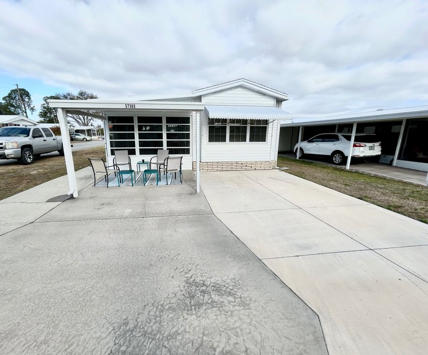 This beautifully maintained one-bedroom, one-bath mobile home - photo 21