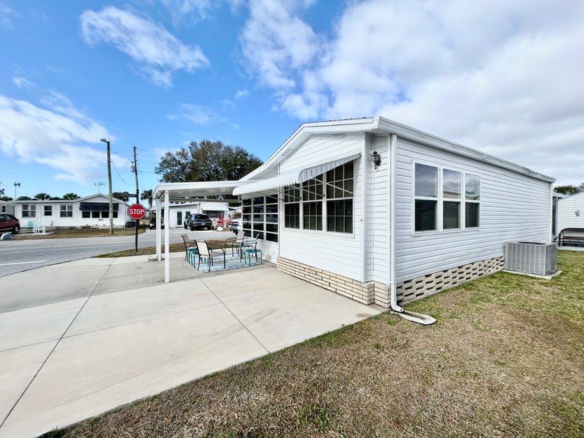 This beautifully maintained one-bedroom, one-bath mobile home - photo 22
