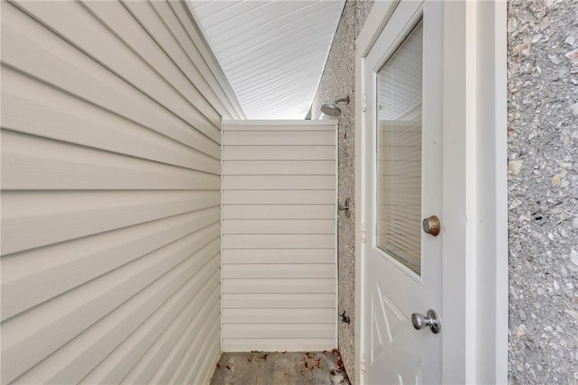 Gascoigne Condominiums are located mid-island with easy access - photo 11