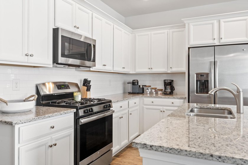 Coastal Living. Exceptional Location. Fully Furnished. Proven - photo 21