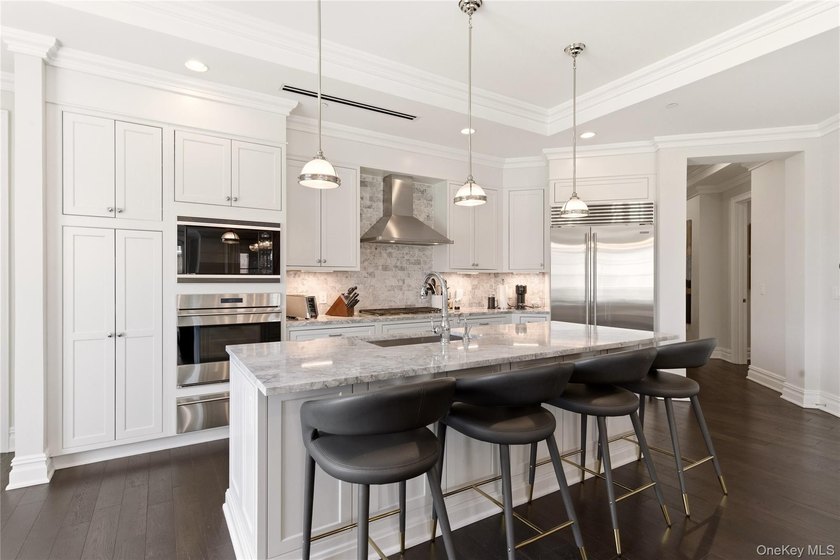 North Hills. Luxury living at its best in this corner 2 bedroom - photo 7