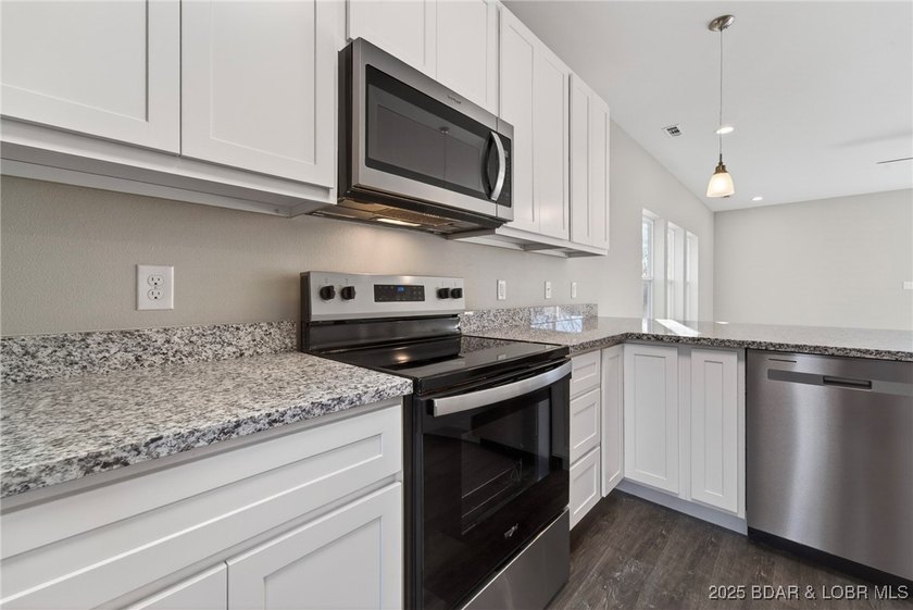Welcome to your brand-new, move-in-ready home in Four Seasons - photo 6