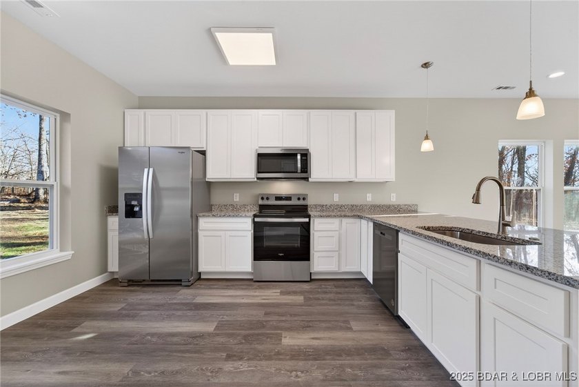 Welcome to your brand-new, move-in-ready home in Four Seasons - photo 7