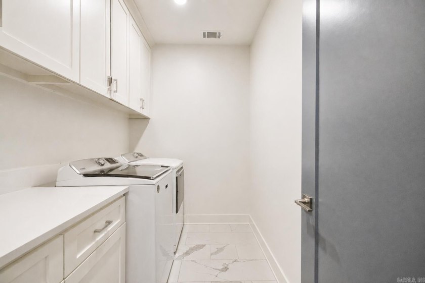 Welcome to this beautifully updated 3-bedroom, 2-bath home - photo 11