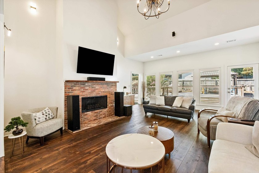 Welcome to this beautifully updated 3-bedroom, 2-bath home - photo 17