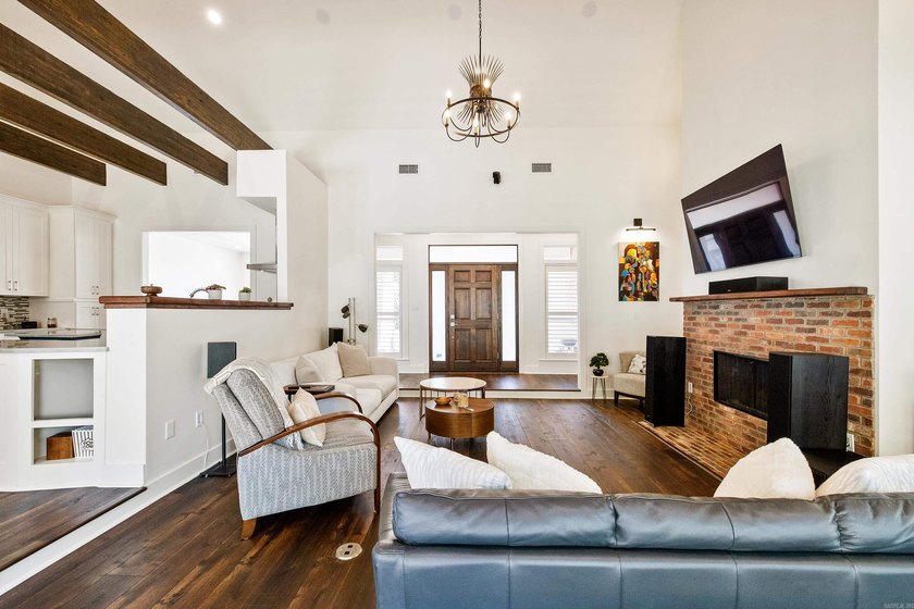 Welcome to this beautifully updated 3-bedroom, 2-bath home - photo 18