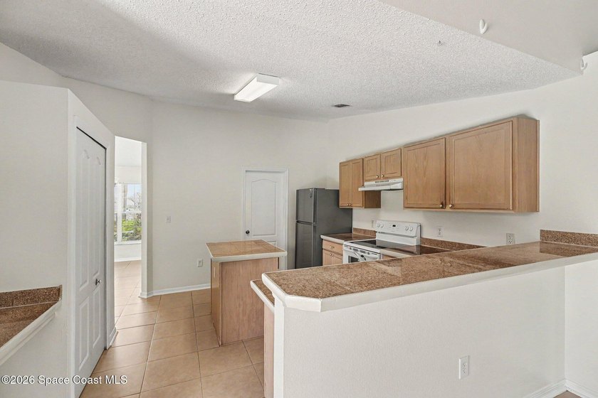 Fantastic beach side charmer, just a stone's throw to the ocean - photo 10