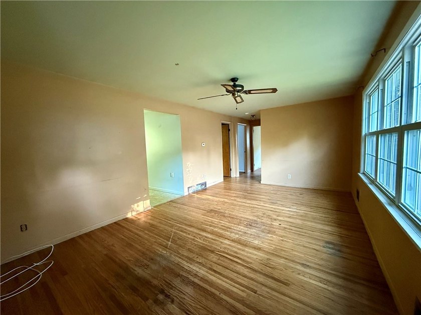 Welcome to 116 Lemoyn Ave! This 3-bedroom, 1-bath ranch offers - photo 3
