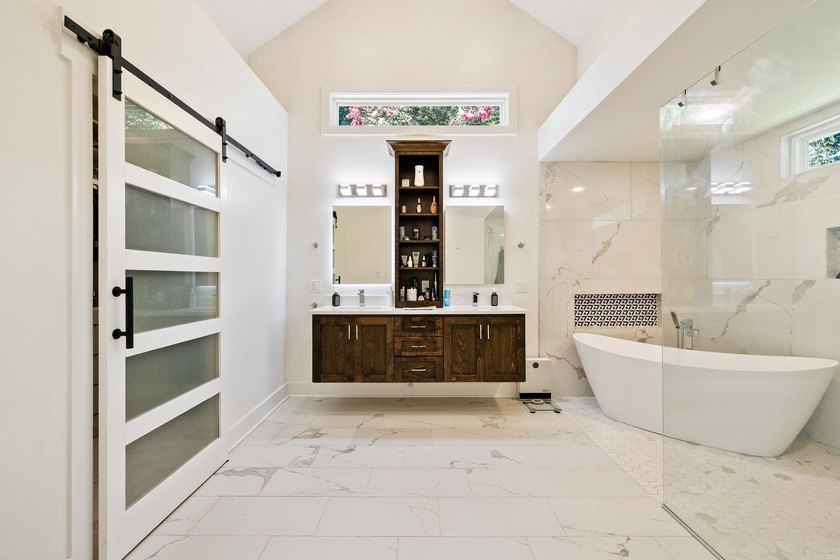 Welcome to this beautifully updated 3-bedroom, 2-bath home - photo 30