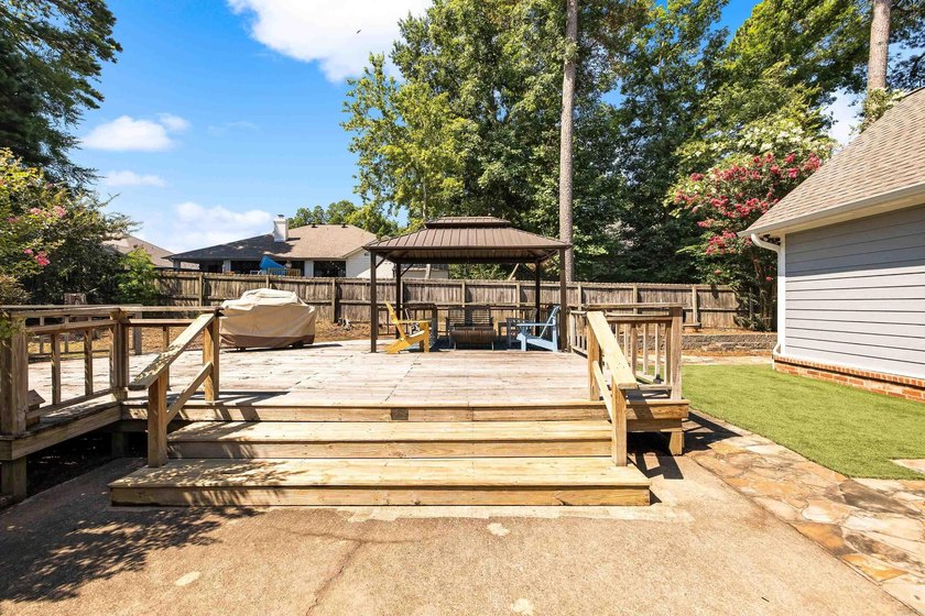 Welcome to this beautifully updated 3-bedroom, 2-bath home - photo 44