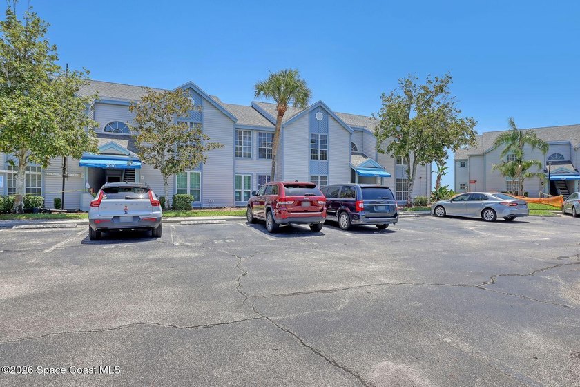 Wake up to breathtaking, unobstructed views of the Indian River - photo 2