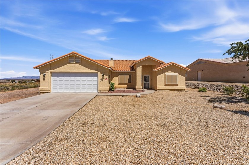 Beautiful Custom 2005 home in the desirable golf course - photo 12