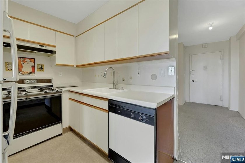 Contact Debra Jacobs or Halley Natkin Coldwell Banker Fort Lee - photo 22