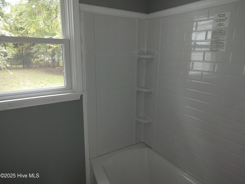 Recently renovated 3 bedroom home. New kitchen, bath, and Roof! - photo 2
