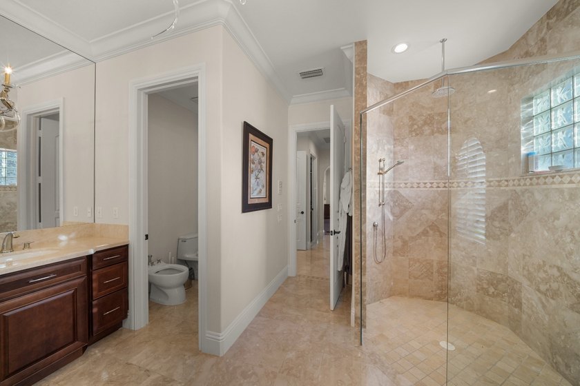Experience the pinnacle of coastal luxury in the heart of - photo 24