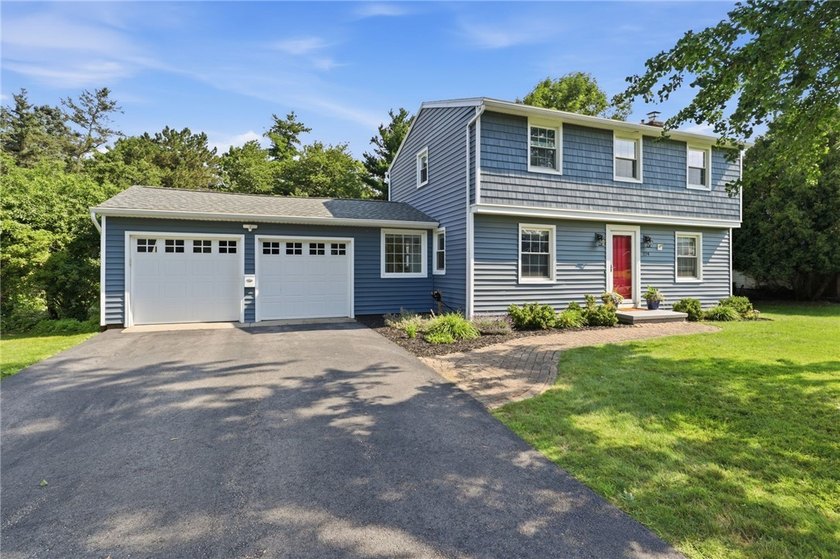 Welcome to 224 Warren Avenue, a beautifully maintained Colonial - photo 2