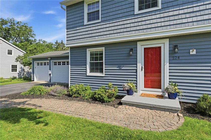 Welcome to 224 Warren Avenue, a beautifully maintained Colonial - photo 4