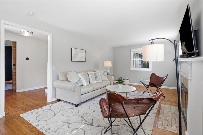 Welcome to 224 Warren Avenue, a beautifully maintained Colonial - photo 7
