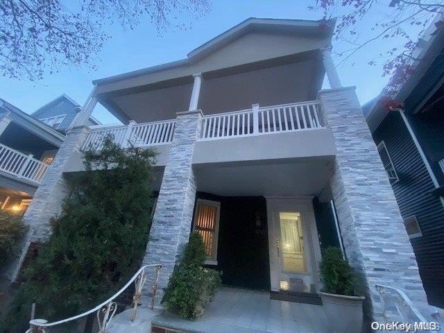 THIS SPECTACULAR 3 FAMILY HOME. PRIME LOCATION IN KENSINGTON - photo 3
