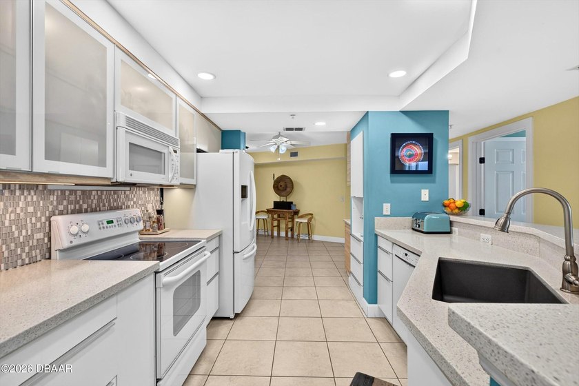 THIS IS THE ONE! A direct oceanfront end-unit residence where - photo 32