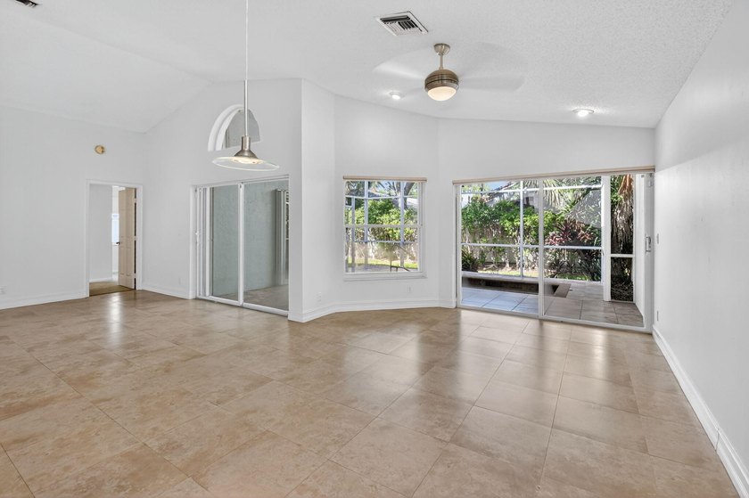 Welcome to this charming single-story residence in Palm Isles - photo 13