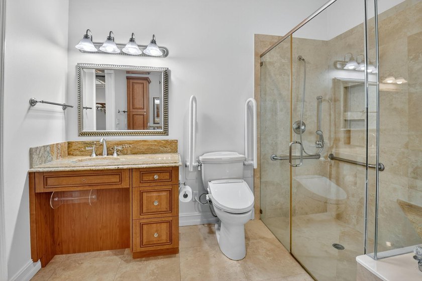 Welcome to this charming single-story residence in Palm Isles - photo 22