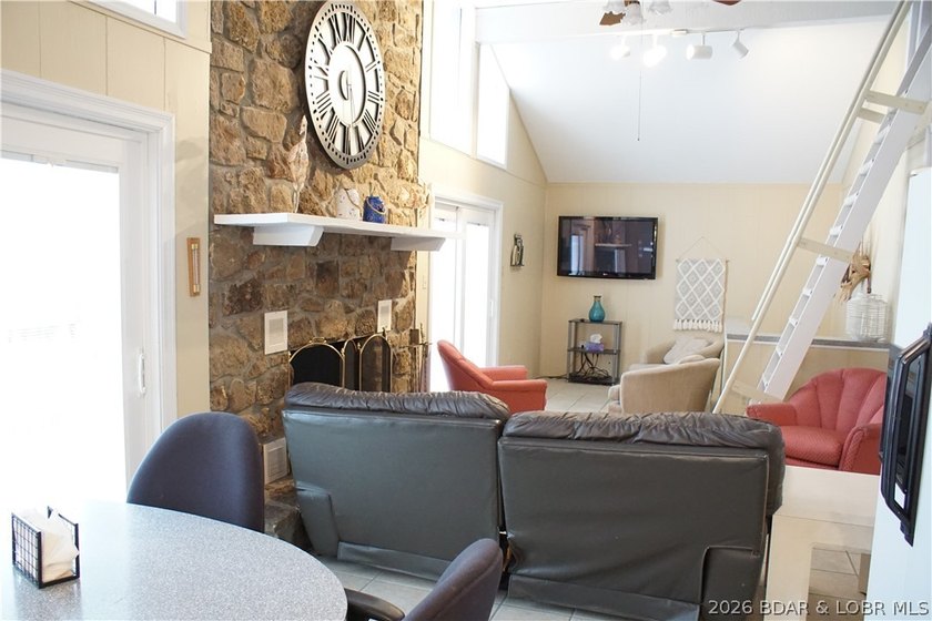 Incredible views with two beautiful homes that set the stage for - photo 25