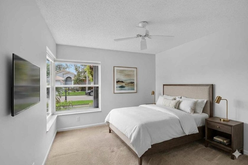 Welcome to this charming single-story residence in Palm Isles - photo 31