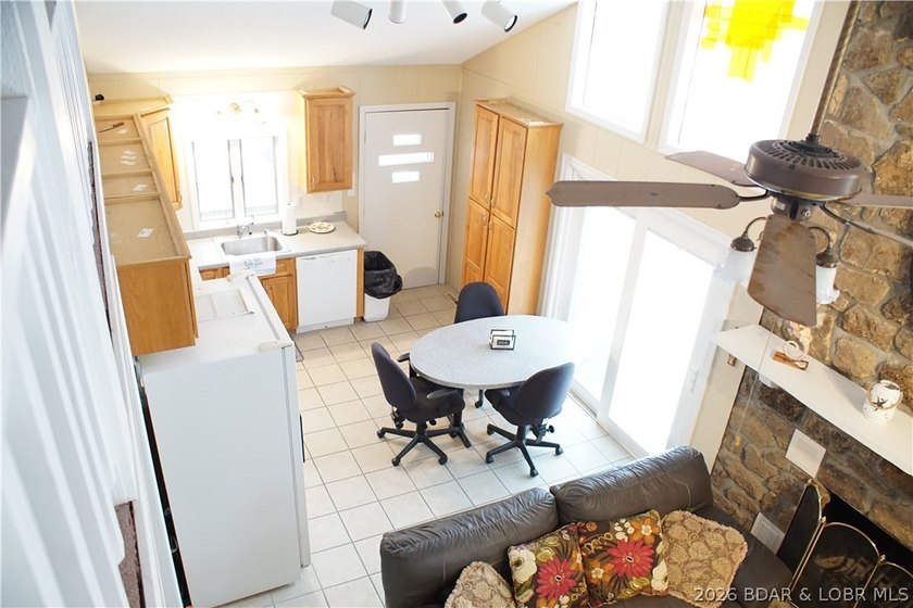 Incredible views with two beautiful homes that set the stage for - photo 33