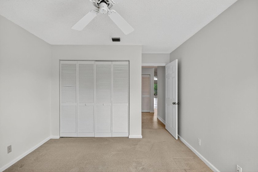 Welcome to this charming single-story residence in Palm Isles - photo 33