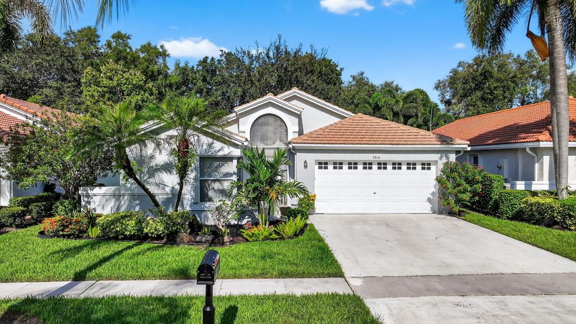 Welcome to this charming single-story residence in Palm Isles - photo 38