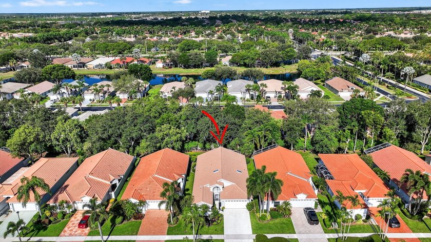 Welcome to this charming single-story residence in Palm Isles - photo 40
