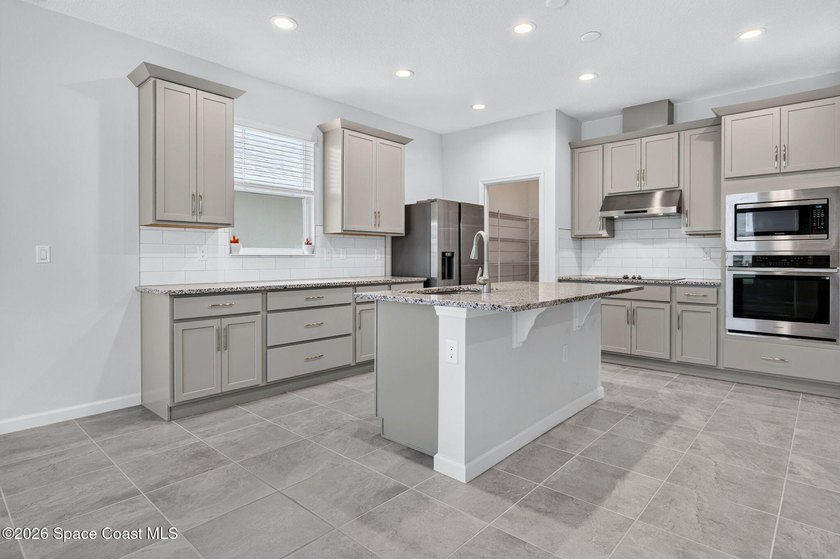 Welcome to this stunning lakefront split plan home in The - photo 4