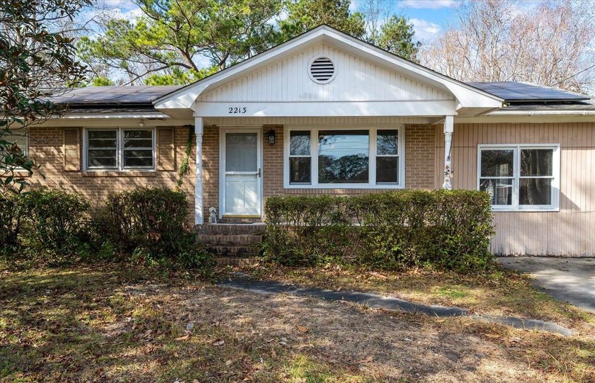 Welcome home to this well-cared-for brick beauty in the heart of - photo 3
