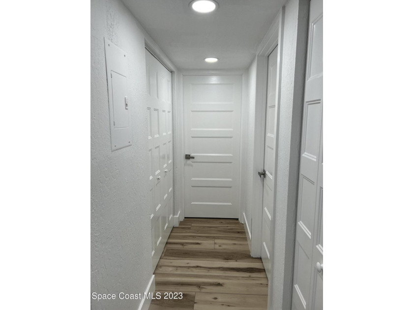 Beautiful quadplex with long-term tenants. The building is very - photo 10
