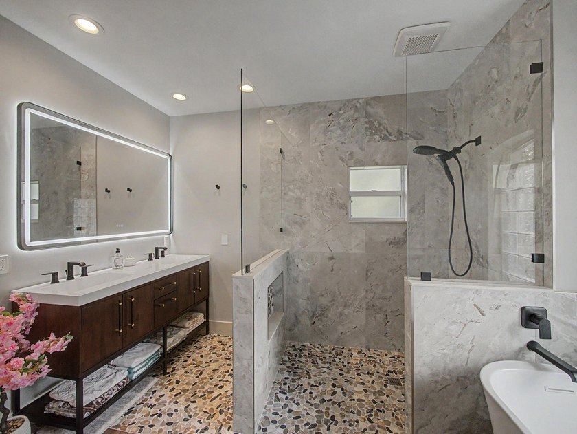 Welcome to this beautifully updated 4-bedroom, 2.5-bath pool - photo 24