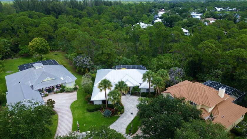 Welcome to this beautifully updated 4-bedroom, 2.5-bath pool - photo 43