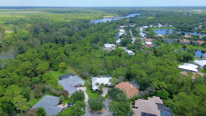 Welcome to this beautifully updated 4-bedroom, 2.5-bath pool - photo 44