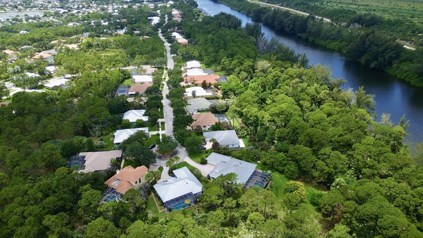 Welcome to this beautifully updated 4-bedroom, 2.5-bath pool - photo 47