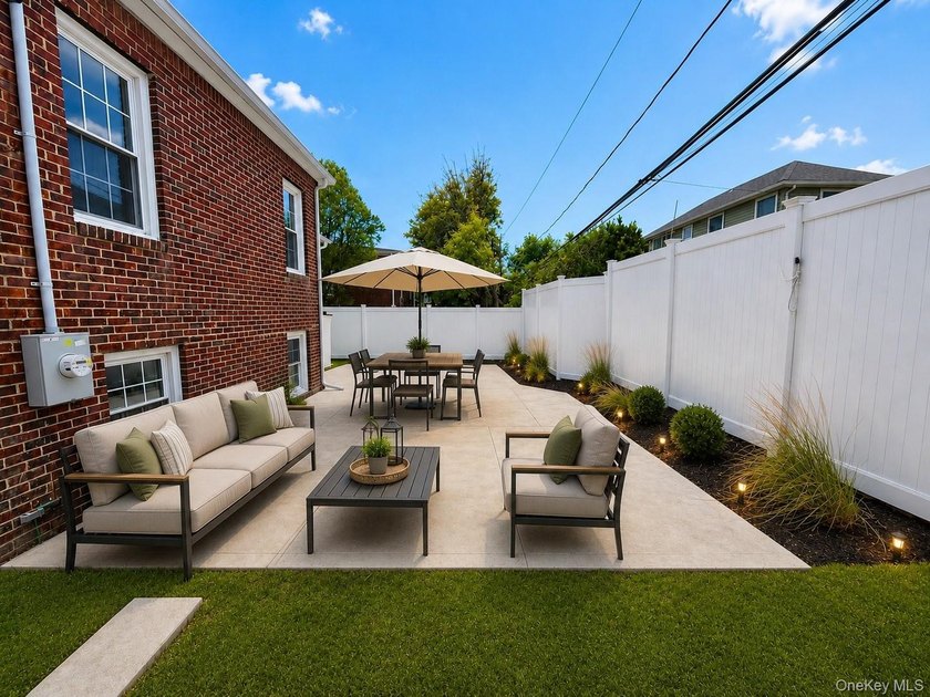Beautifully renovated and exceptionally spacious, this stunning - photo 10