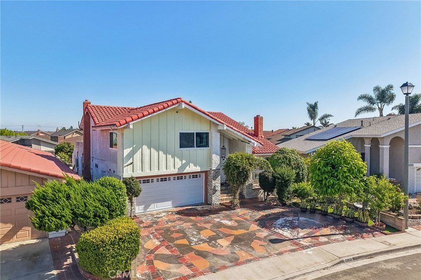Great 2 story luxury home located in a well established - photo 12