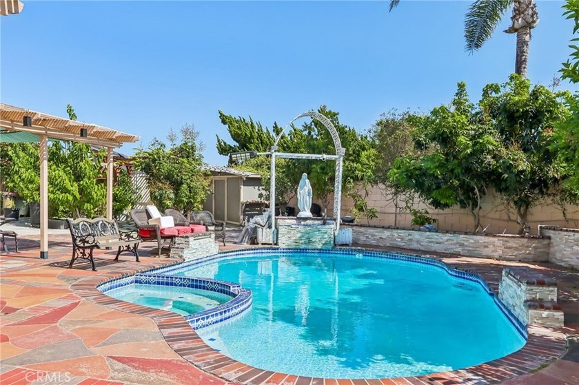Great 2 story luxury home located in a well established - photo 19