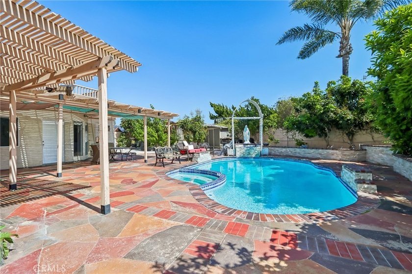 Great 2 story luxury home located in a well established - photo 20