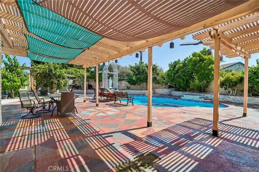 Great 2 story luxury home located in a well established - photo 21