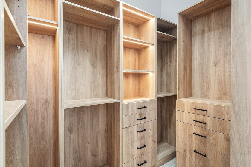 Completely renovated, this beautifully reimagined residence - photo 22